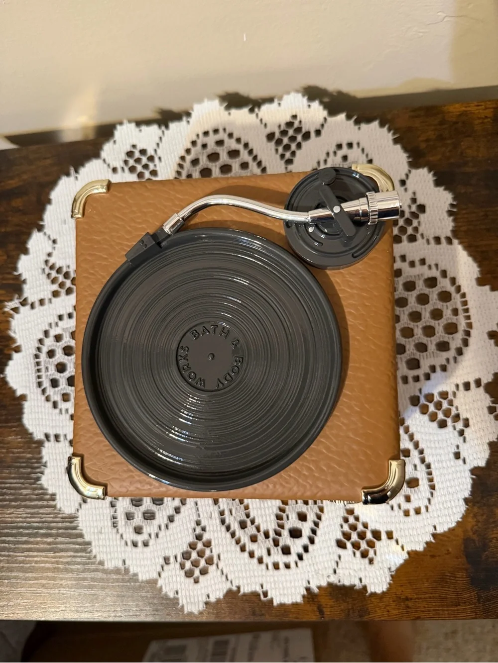 Bath and Body Works Retro Record Player 3-wick Candle Holder Pedestal.